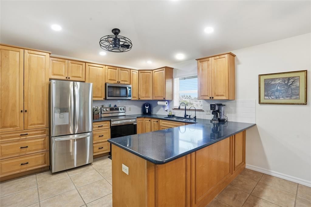 For Sale: $725,000 (3 beds, 3 baths, 1527 Square Feet)