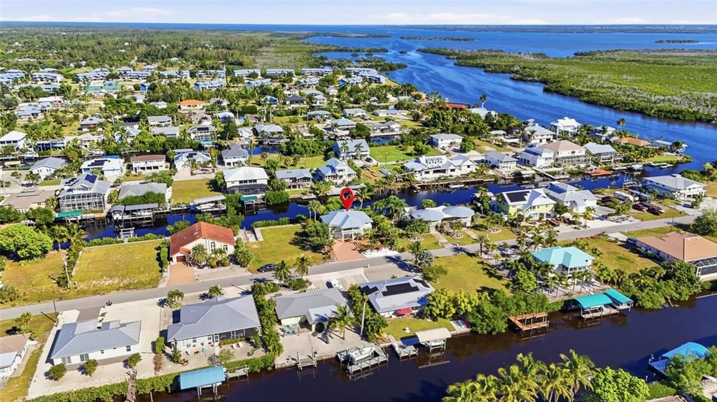 For Sale: $725,000 (3 beds, 3 baths, 1527 Square Feet)