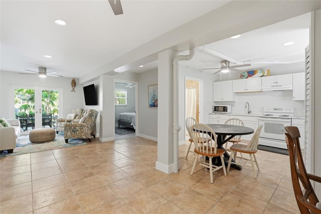 For Sale: $725,000 (3 beds, 3 baths, 1527 Square Feet)