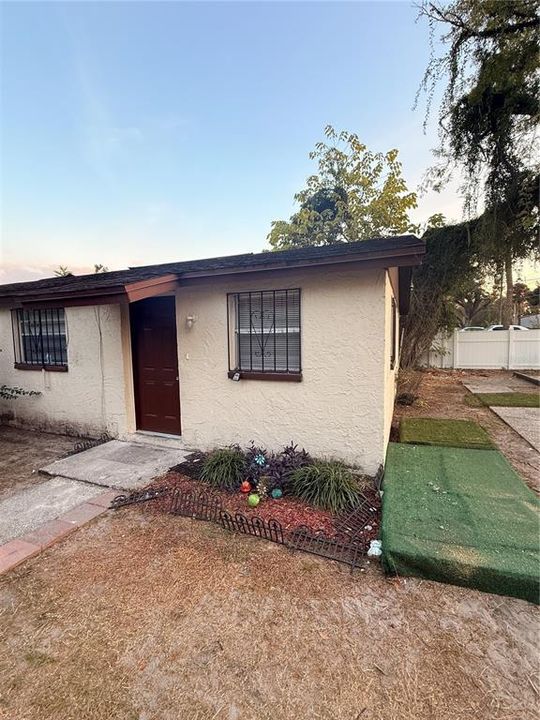 For Rent: $1,400 (2 beds, 1 baths, 1500 Square Feet)