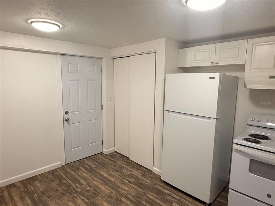 For Rent: $1,400 (2 beds, 1 baths, 1500 Square Feet)