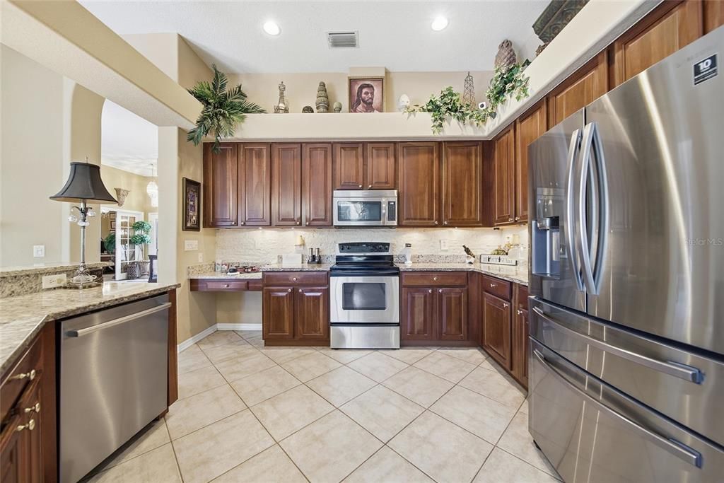 For Sale: $600,000 (5 beds, 3 baths, 3153 Square Feet)