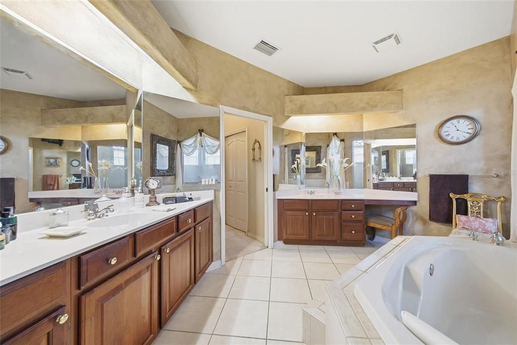 For Sale: $600,000 (5 beds, 3 baths, 3153 Square Feet)