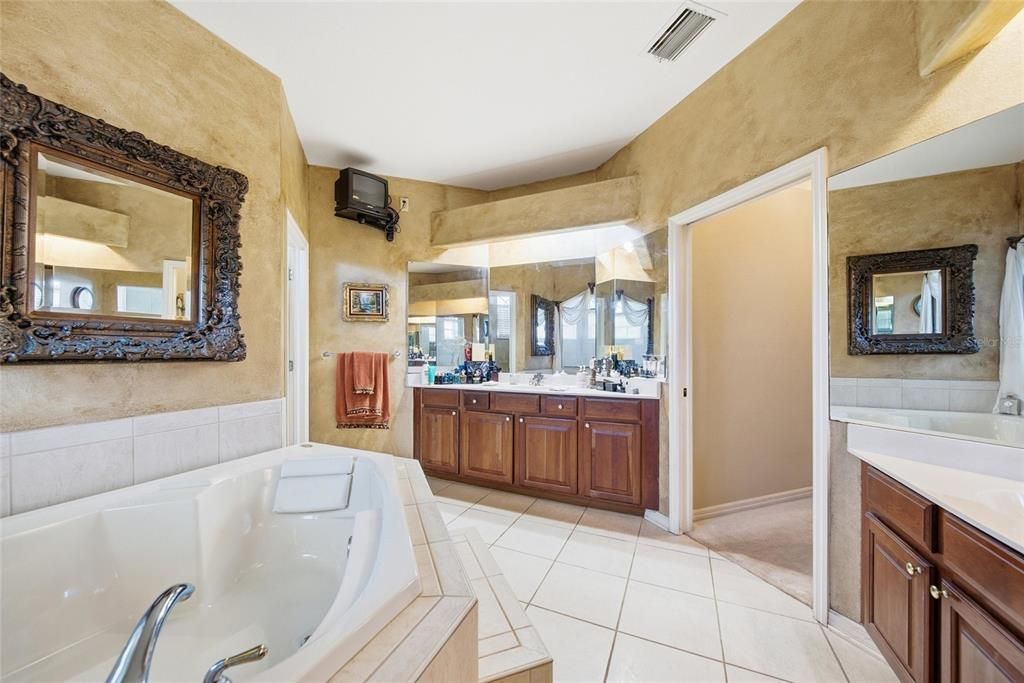 For Sale: $600,000 (5 beds, 3 baths, 3153 Square Feet)