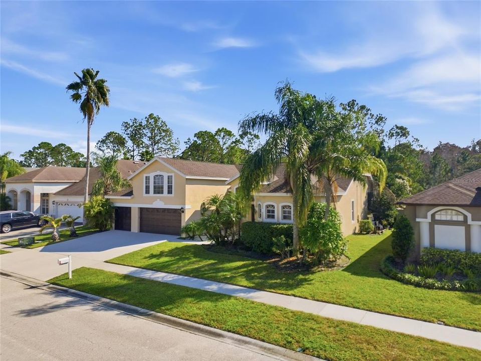 For Sale: $600,000 (5 beds, 3 baths, 3153 Square Feet)