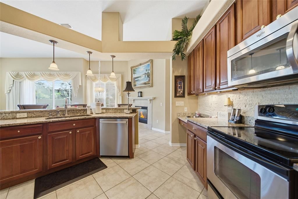 For Sale: $600,000 (5 beds, 3 baths, 3153 Square Feet)