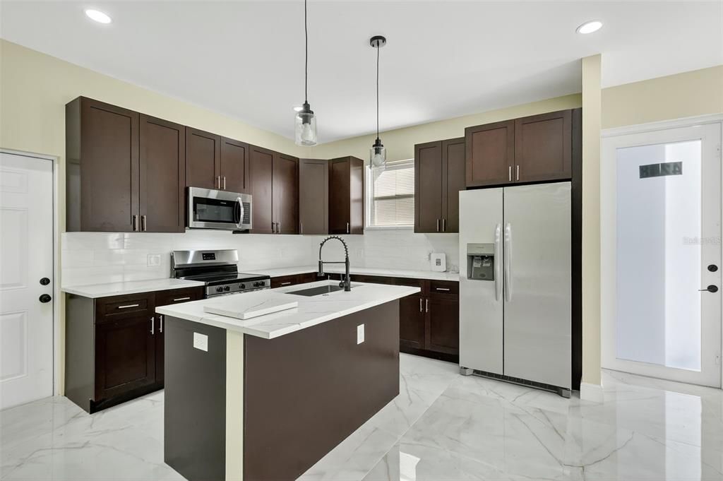 For Sale: $295,000 (3 beds, 2 baths, 1470 Square Feet)