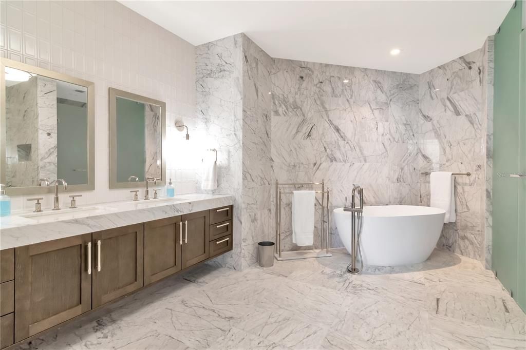 出租: $22,000 (3 贝兹, 3 浴室, 2940 平方英尺)