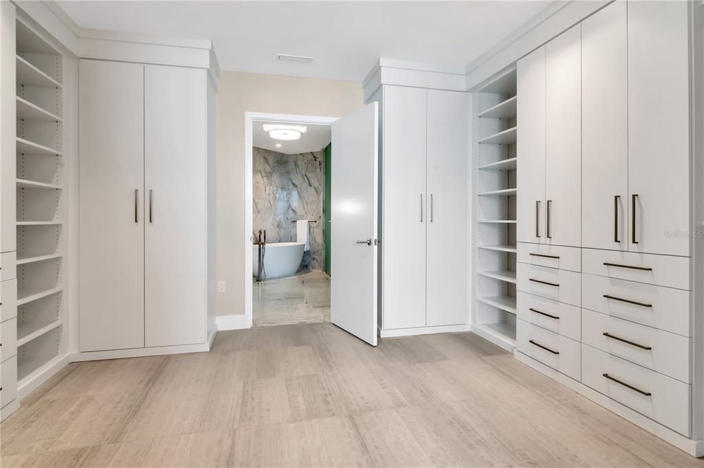 出租: $22,000 (3 贝兹, 3 浴室, 2940 平方英尺)