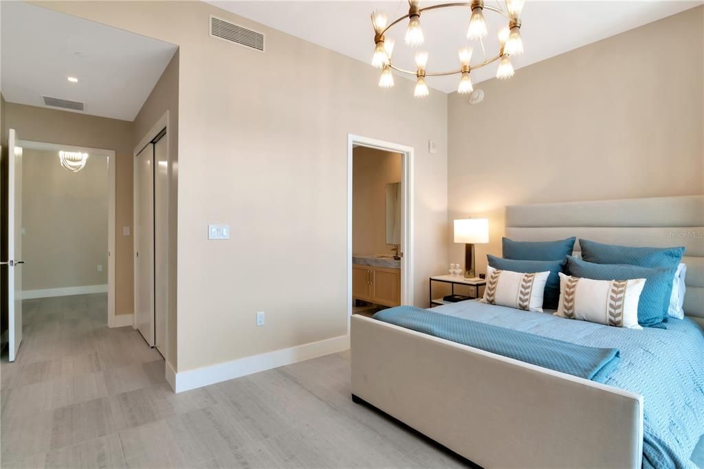 出租: $22,000 (3 贝兹, 3 浴室, 2940 平方英尺)