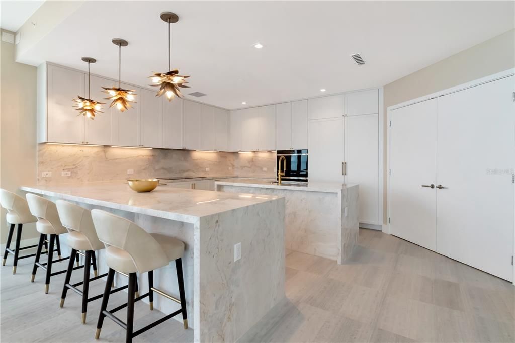 出租: $22,000 (3 贝兹, 3 浴室, 2940 平方英尺)