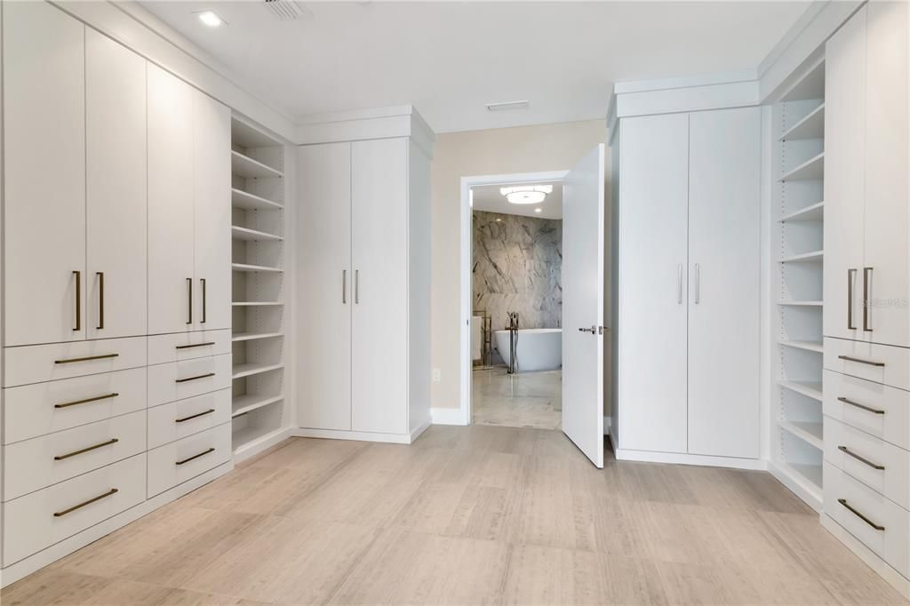 出租: $22,000 (3 贝兹, 3 浴室, 2940 平方英尺)