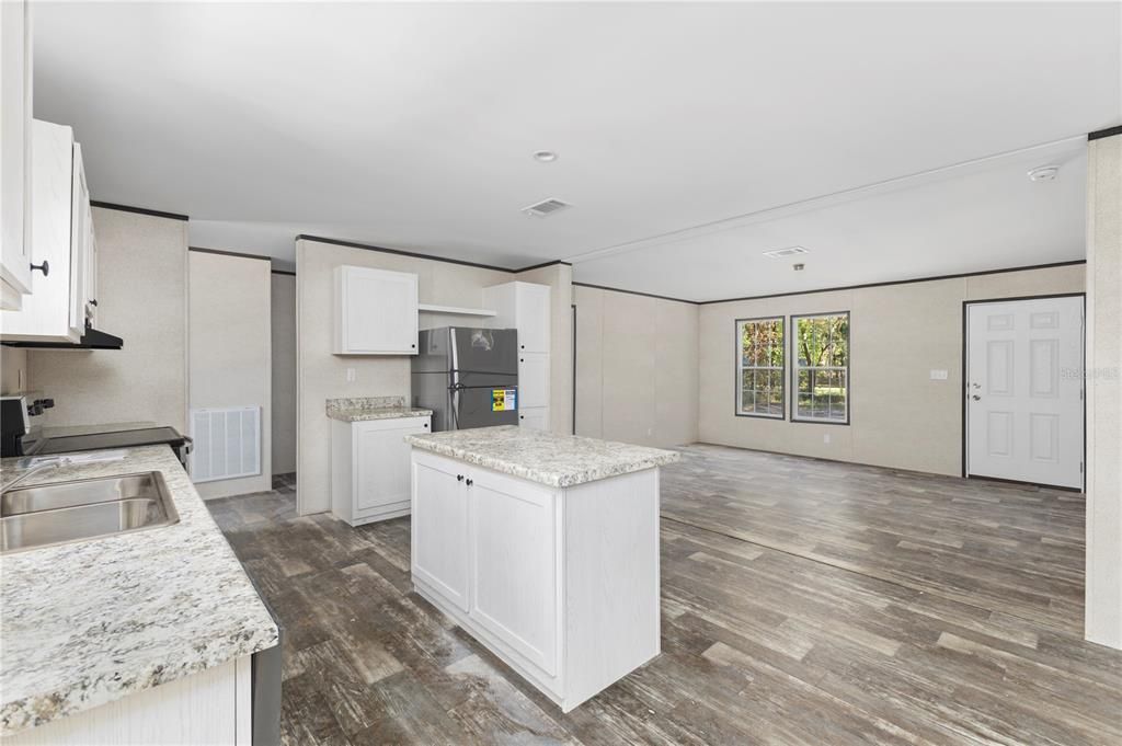 На продажу: $209,000 (4 спален, 2 ванн, 1493 Квадратных фут)