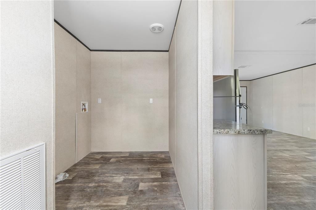 На продажу: $209,000 (4 спален, 2 ванн, 1493 Квадратных фут)