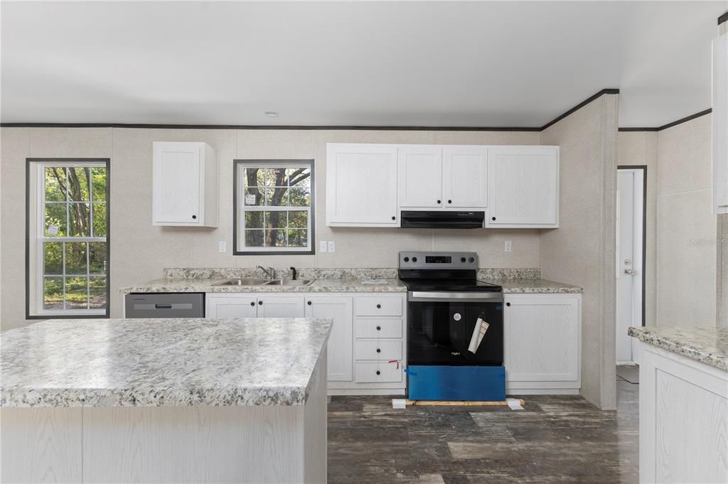 На продажу: $209,000 (4 спален, 2 ванн, 1493 Квадратных фут)