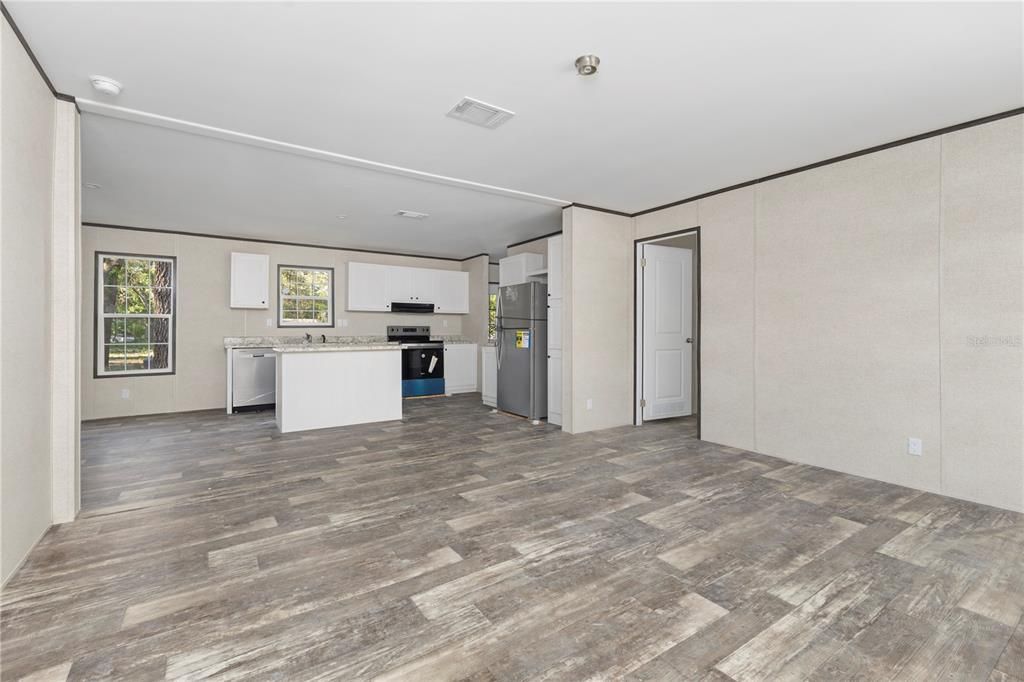 На продажу: $209,000 (4 спален, 2 ванн, 1493 Квадратных фут)