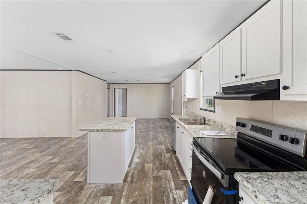 На продажу: $209,000 (4 спален, 2 ванн, 1493 Квадратных фут)