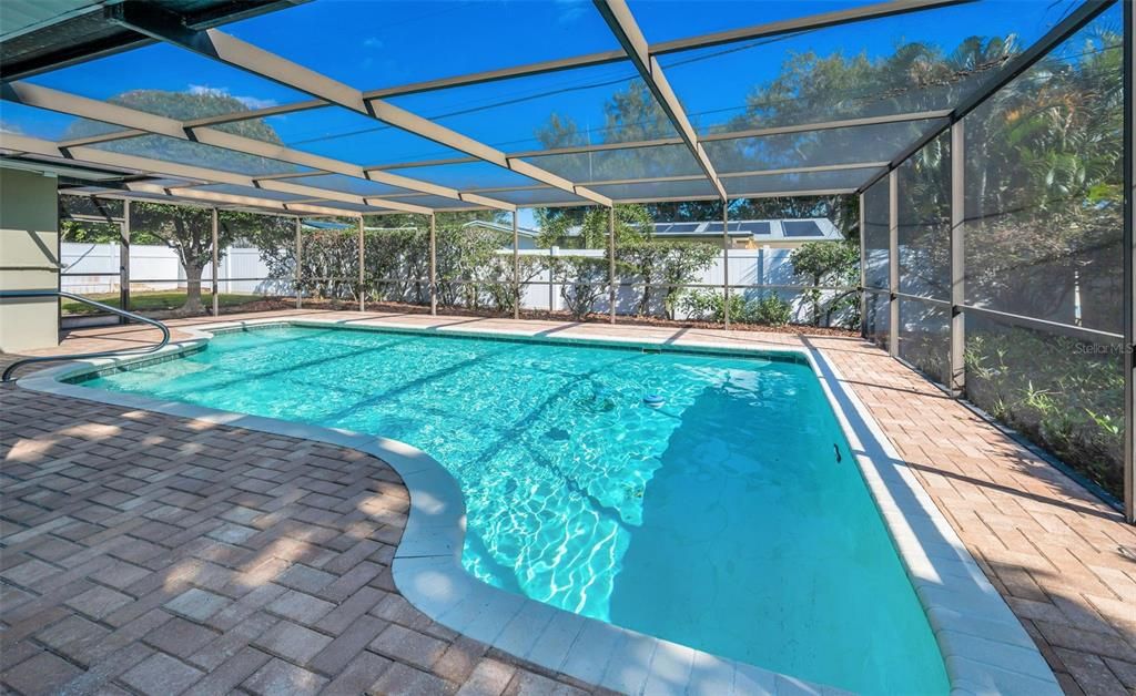 合同活跃: $475,000 (3 贝兹, 2 浴室, 1524 平方英尺)