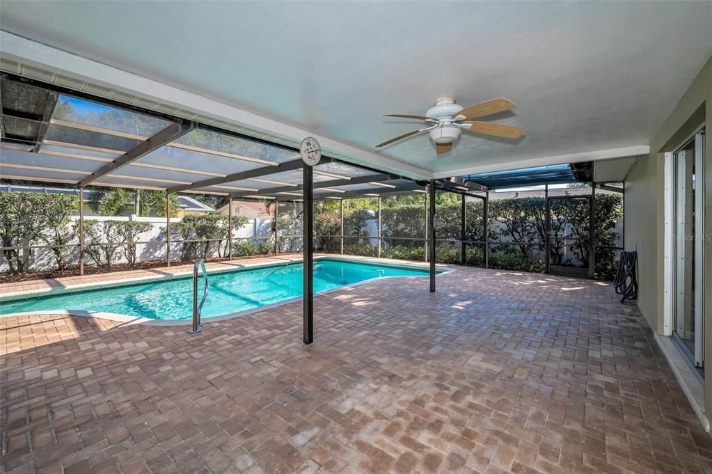 合同活跃: $475,000 (3 贝兹, 2 浴室, 1524 平方英尺)