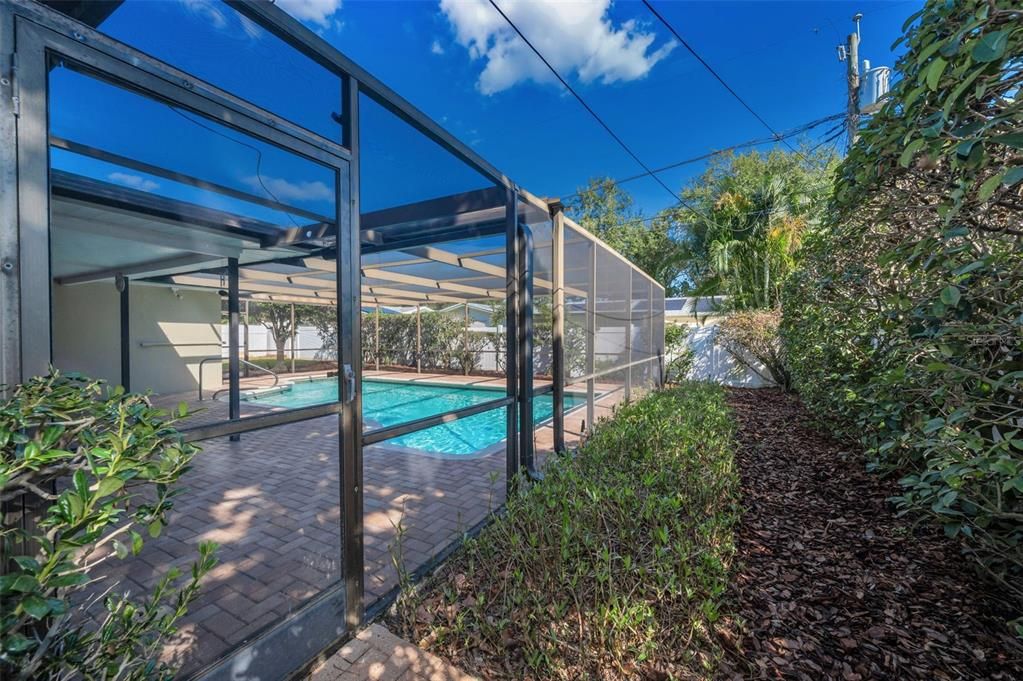 合同活跃: $475,000 (3 贝兹, 2 浴室, 1524 平方英尺)