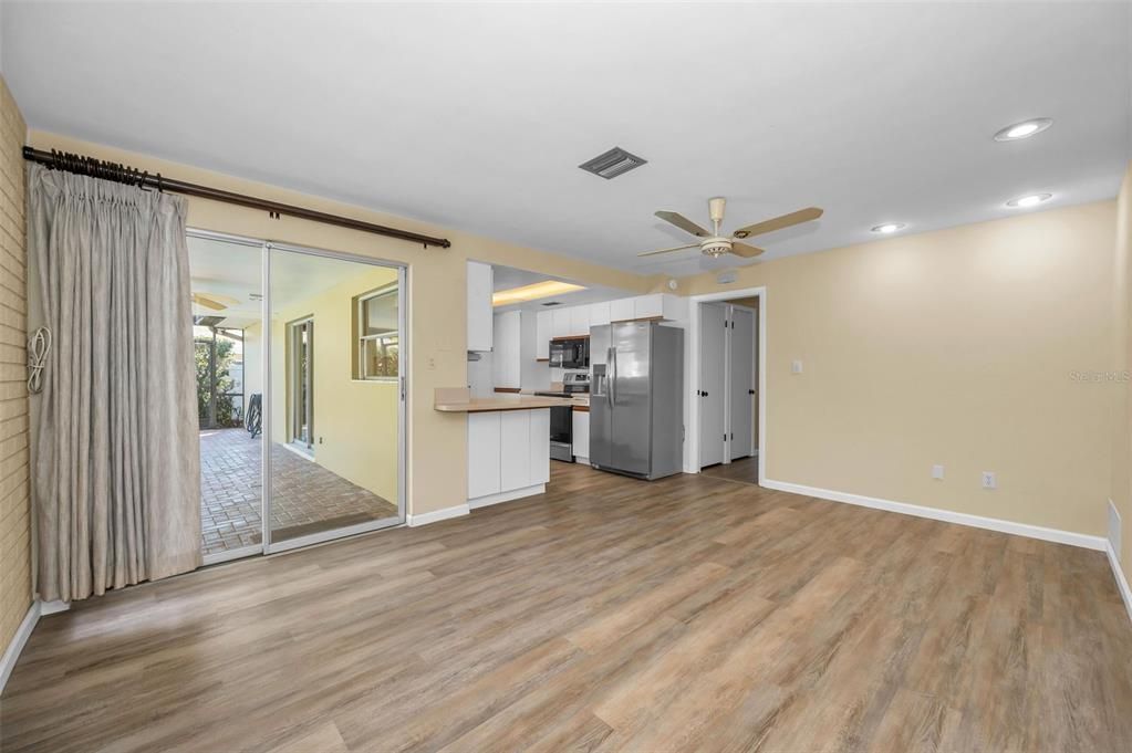 合同活跃: $475,000 (3 贝兹, 2 浴室, 1524 平方英尺)