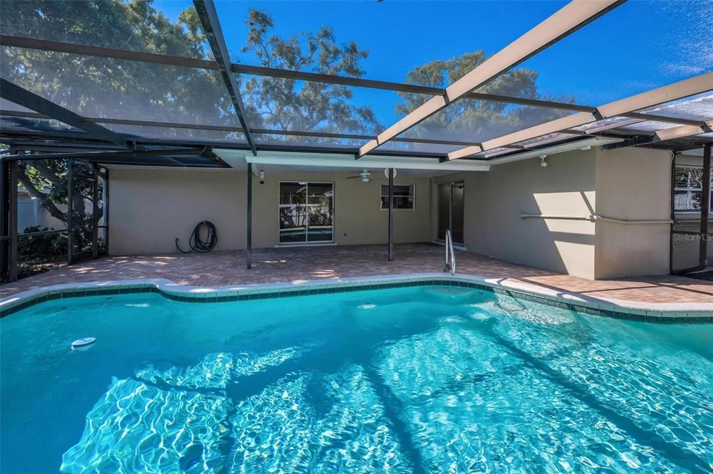 合同活跃: $475,000 (3 贝兹, 2 浴室, 1524 平方英尺)