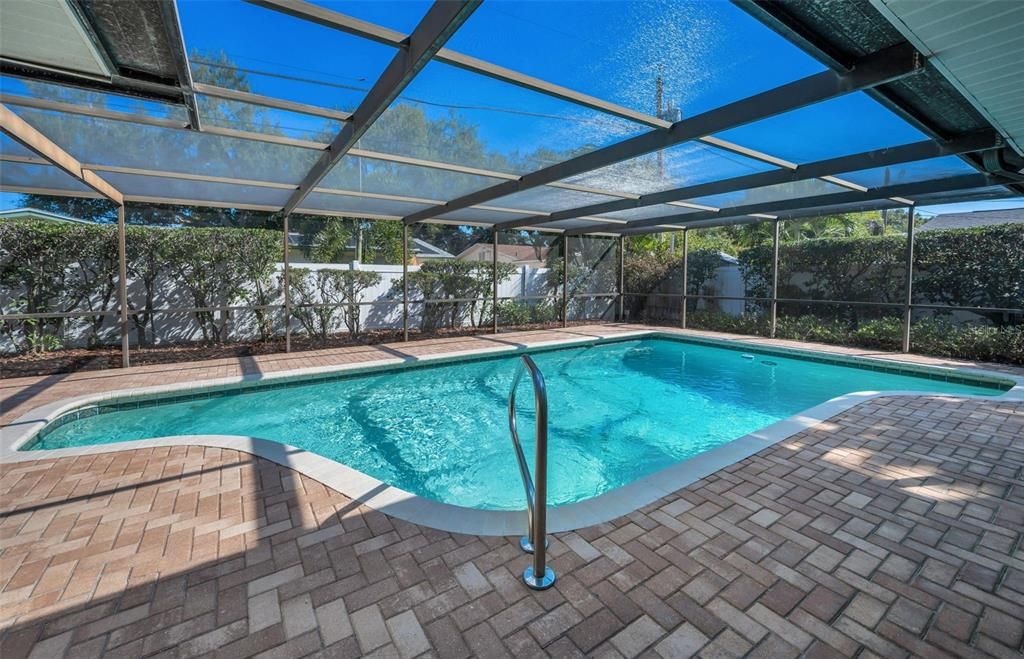 合同活跃: $475,000 (3 贝兹, 2 浴室, 1524 平方英尺)