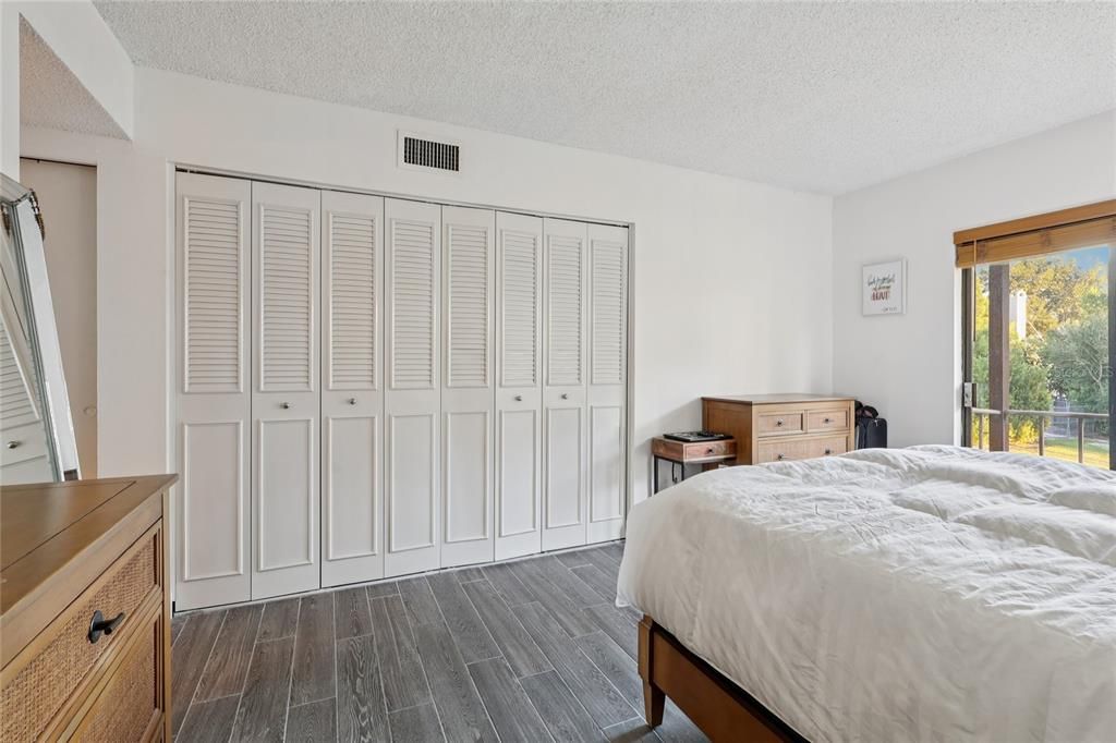 待售: $119,000 (2 贝兹, 2 浴室, 954 平方英尺)