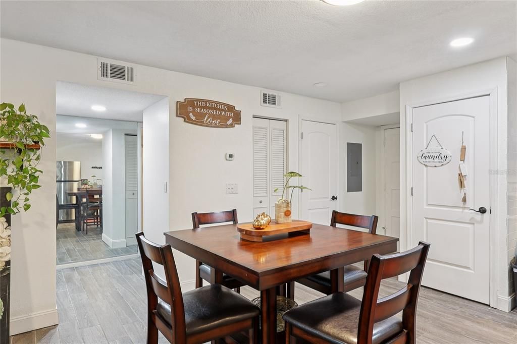 待售: $119,000 (2 贝兹, 2 浴室, 954 平方英尺)