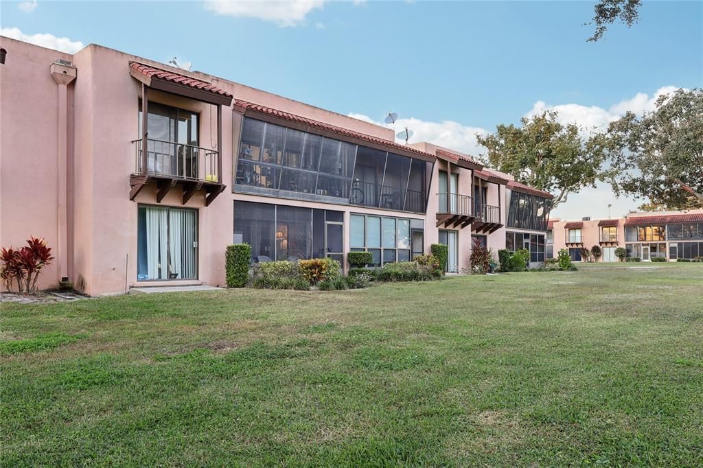 待售: $119,000 (2 贝兹, 2 浴室, 954 平方英尺)