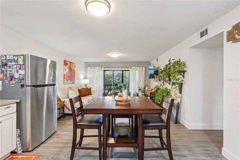 待售: $119,000 (2 贝兹, 2 浴室, 954 平方英尺)