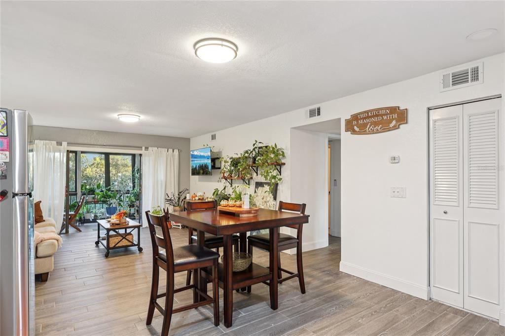 待售: $119,000 (2 贝兹, 2 浴室, 954 平方英尺)