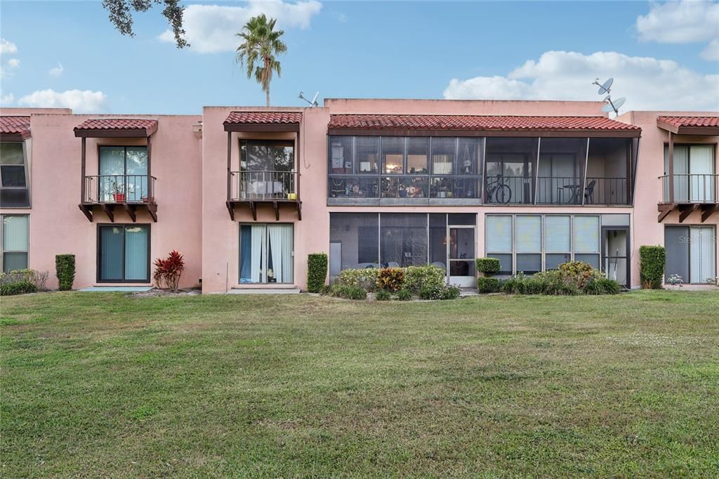 待售: $119,000 (2 贝兹, 2 浴室, 954 平方英尺)