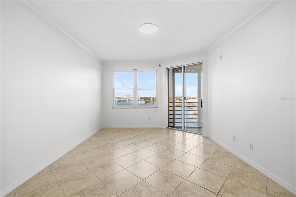 For Sale: $950,000 (3 beds, 2 baths, 1915 Square Feet)