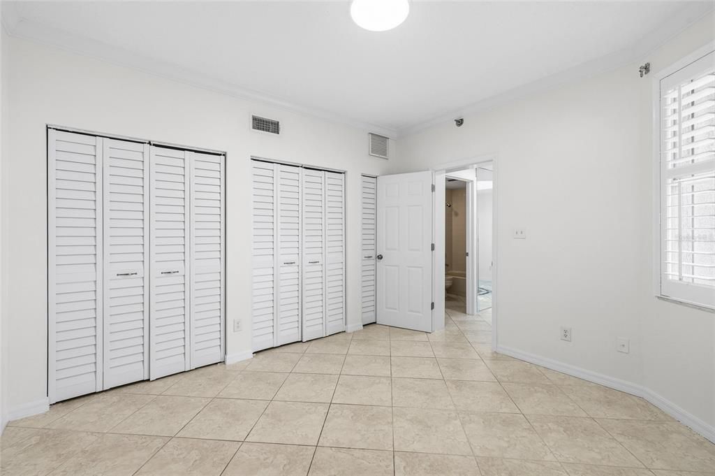 For Sale: $950,000 (3 beds, 2 baths, 1915 Square Feet)