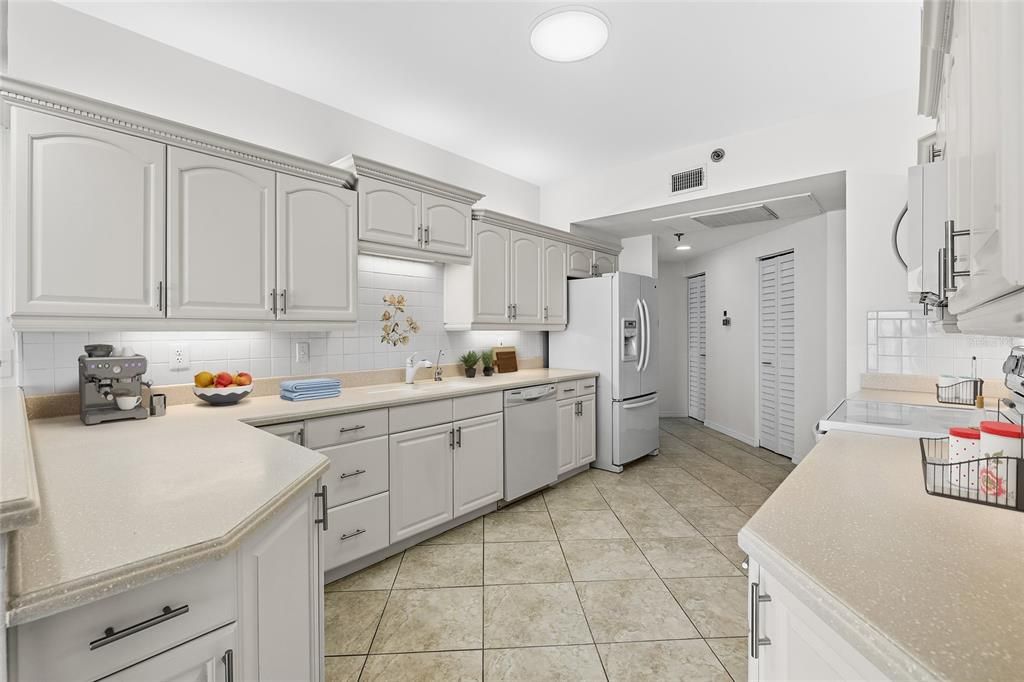 For Sale: $950,000 (3 beds, 2 baths, 1915 Square Feet)