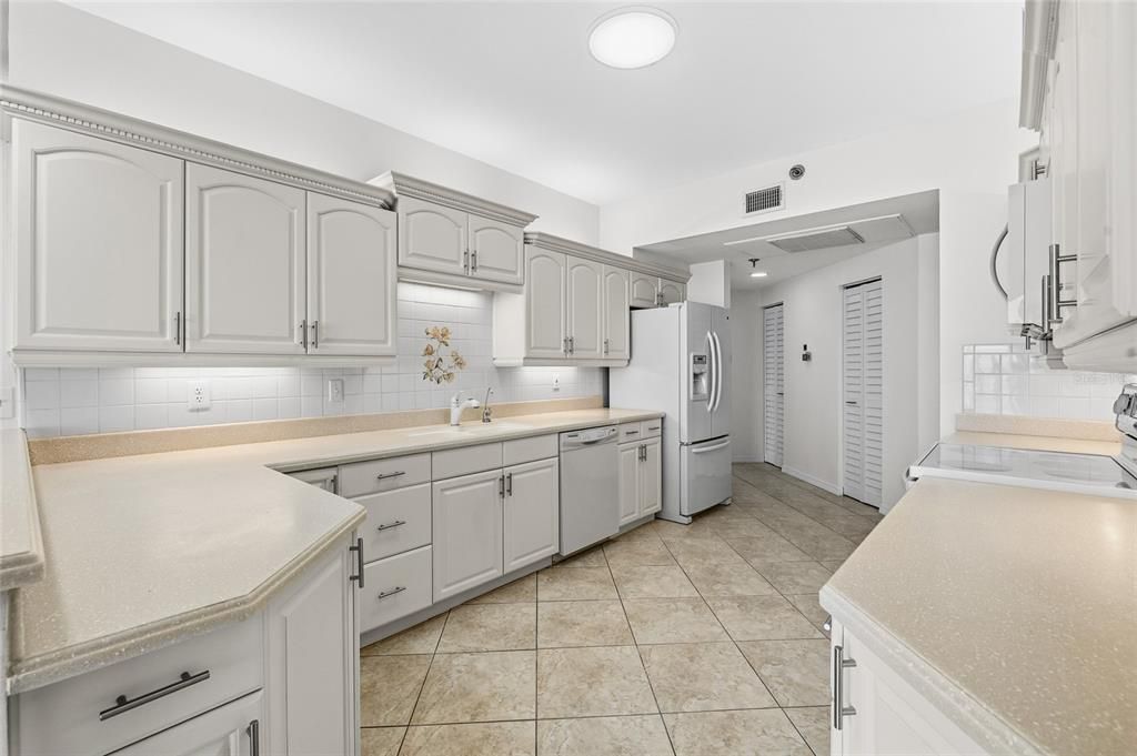 For Sale: $950,000 (3 beds, 2 baths, 1915 Square Feet)