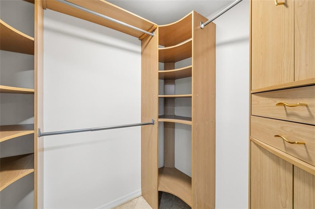 For Sale: $950,000 (3 beds, 2 baths, 1915 Square Feet)