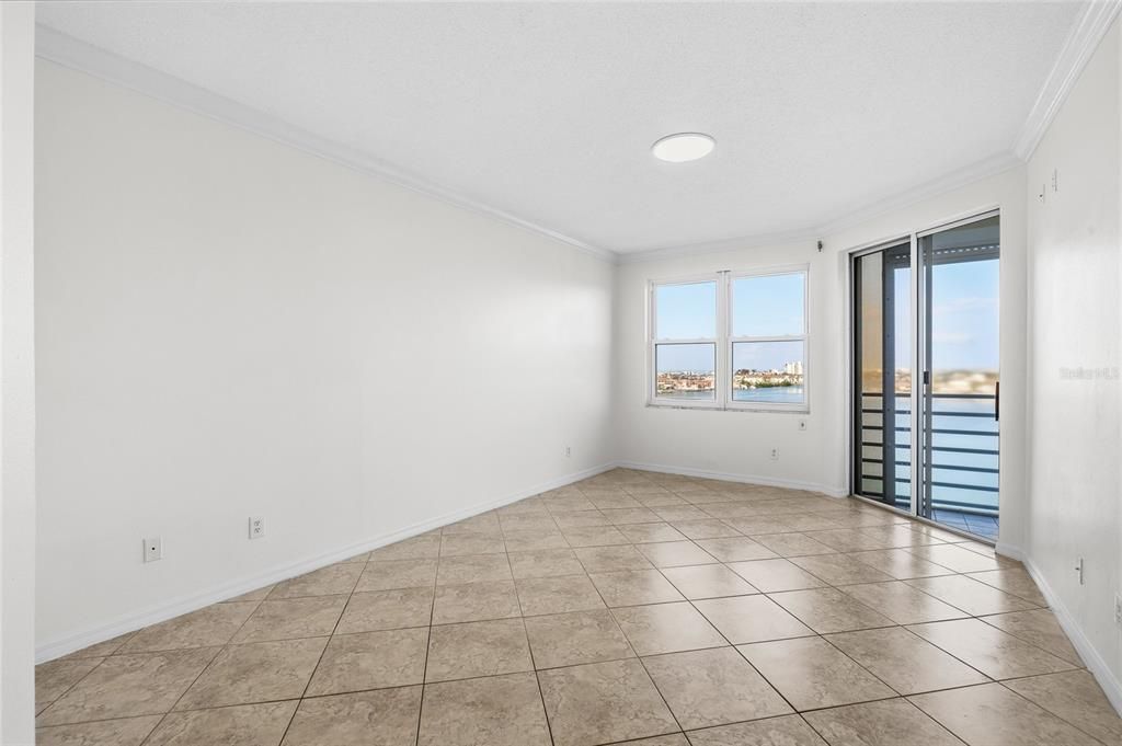 For Sale: $950,000 (3 beds, 2 baths, 1915 Square Feet)