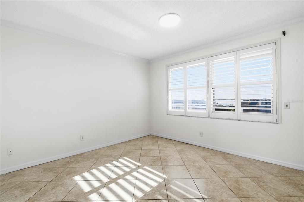 For Sale: $950,000 (3 beds, 2 baths, 1915 Square Feet)