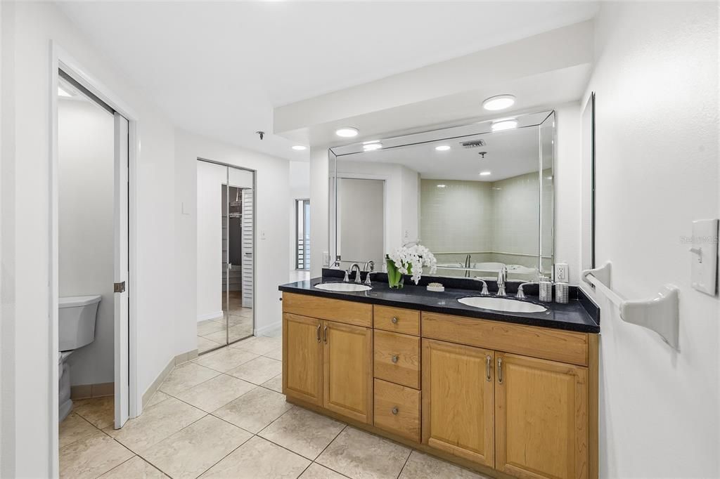 For Sale: $950,000 (3 beds, 2 baths, 1915 Square Feet)