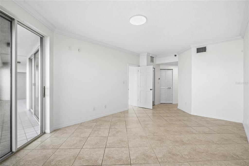 For Sale: $950,000 (3 beds, 2 baths, 1915 Square Feet)