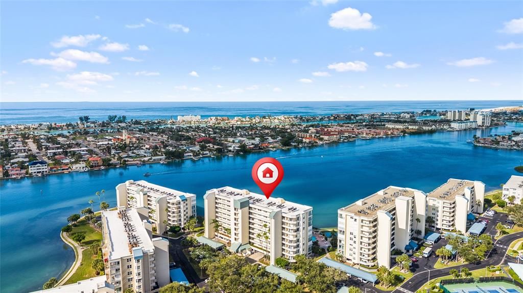 For Sale: $950,000 (3 beds, 2 baths, 1915 Square Feet)