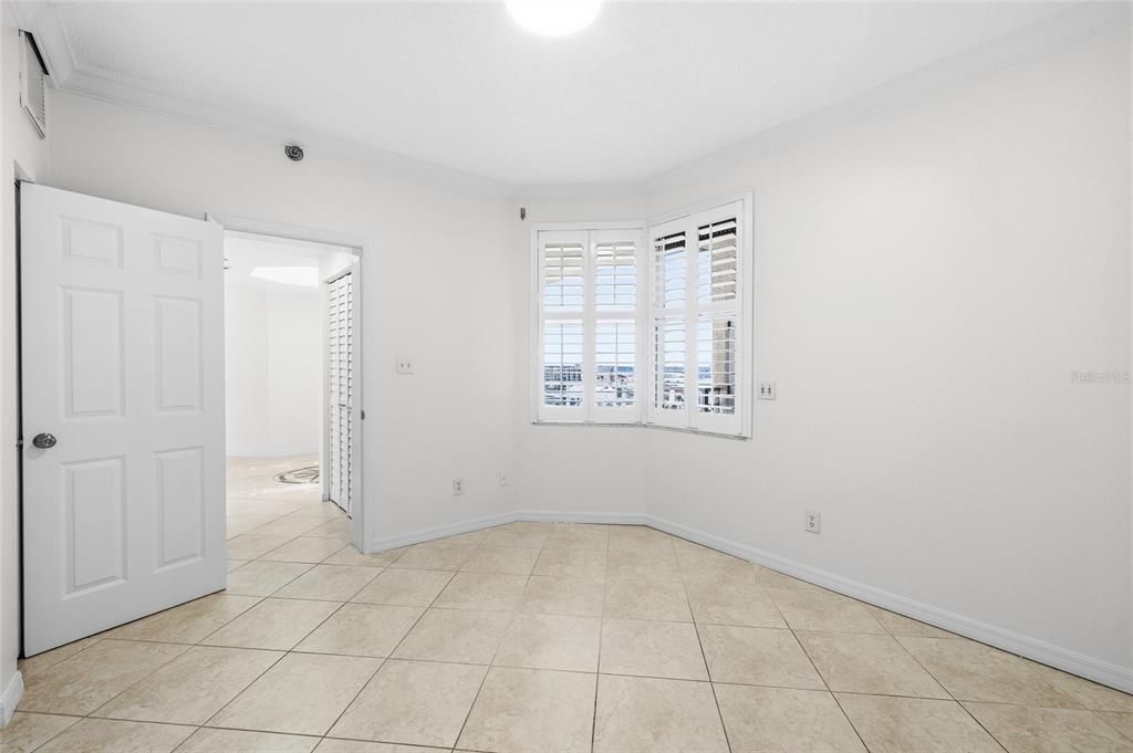 For Sale: $950,000 (3 beds, 2 baths, 1915 Square Feet)