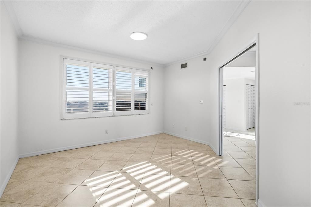 For Sale: $950,000 (3 beds, 2 baths, 1915 Square Feet)