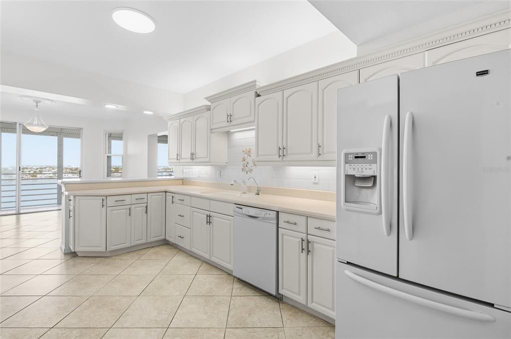 For Sale: $950,000 (3 beds, 2 baths, 1915 Square Feet)