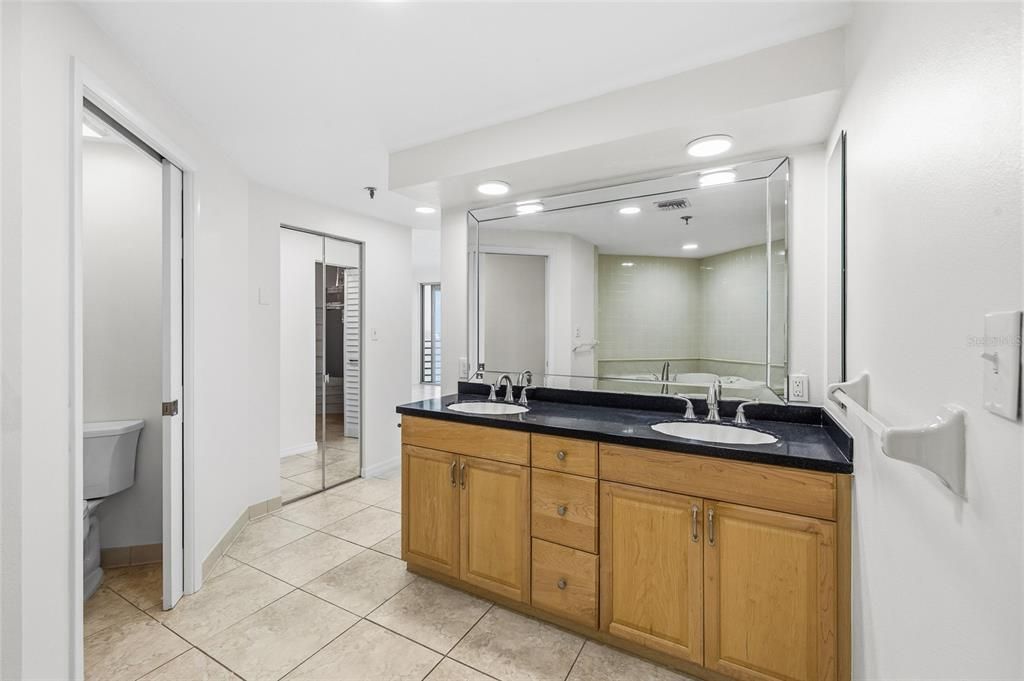 For Sale: $950,000 (3 beds, 2 baths, 1915 Square Feet)