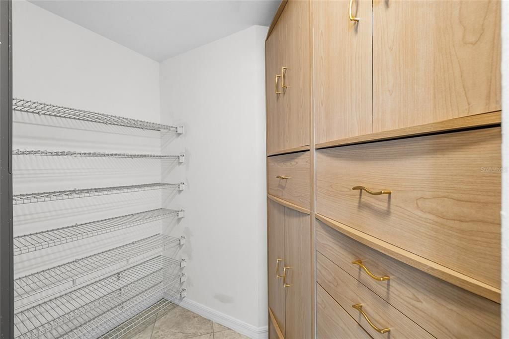 For Sale: $950,000 (3 beds, 2 baths, 1915 Square Feet)