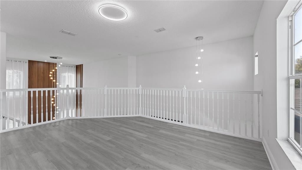 待售: $569,000 (4 贝兹, 3 浴室, 2720 平方英尺)