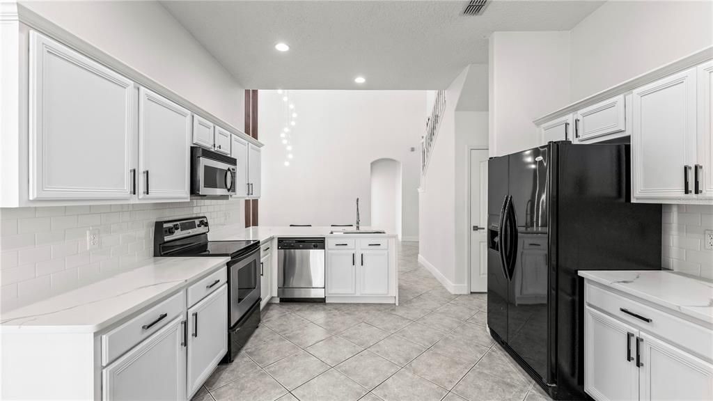 待售: $569,000 (4 贝兹, 3 浴室, 2720 平方英尺)